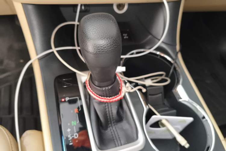 Used Toyota Highlander 2015 3.5L 4x4 Elite Edition 7-Seater Gear Lever