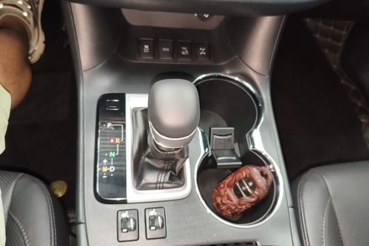 Used Toyota Highlander 2015 2.0T Four-Wheel Drive Luxury Edition 7-Seater Gear Lever