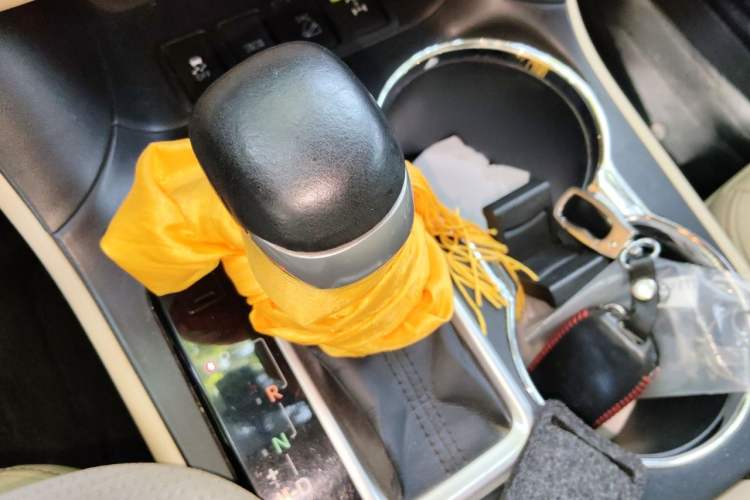 Used Toyota Highlander 2015 2.0T Four-Wheel Drive Luxury Edition 7-Seater Gear Lever