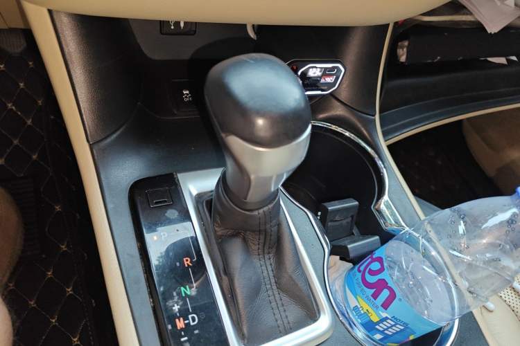 Used Toyota Highlander 2015 2.0T Four-Wheel Drive Luxury Edition 7-Seater Gear Lever