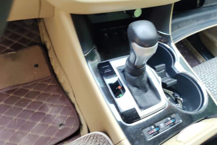 Used Toyota Highlander 2015 2.0T Four-Wheel Drive Ultimate Edition 7-Seater Gear Lever