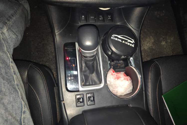 Used Toyota Highlander 2015 2.0T Four-Wheel Drive Luxury Edition 7-Seater Gear Lever