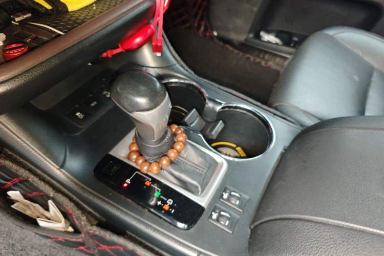 Used Toyota Highlander 2015 2.0T Four-Wheel Drive Luxury Edition 7-Seater Gear Lever