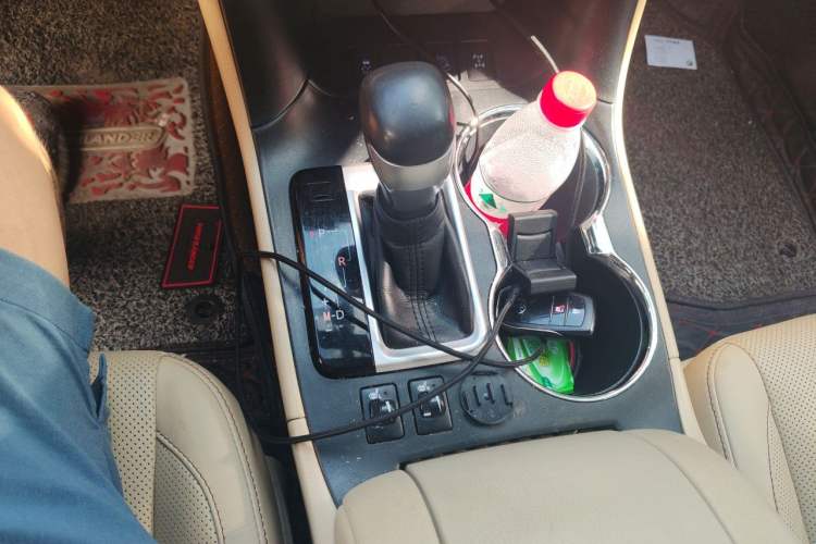 Used Toyota Highlander 2015 2.0T Four-Wheel Drive Luxury Edition 7-Seater Gear Lever