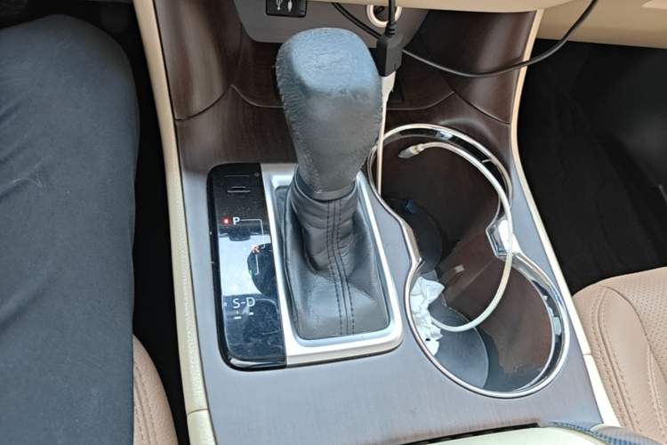 Used Toyota Highlander 2015 3.5L 4x4 Elite Edition 7-Seater Gear Lever