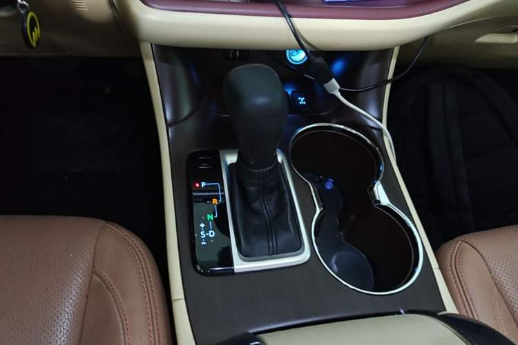 Used Toyota Highlander 2015 3.5L 4x4 Elite Edition 7-Seater Gear Lever