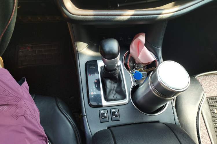 Used Toyota Highlander 2015 2.0T Four-Wheel Drive Luxury Edition 7-Seater Gear Lever