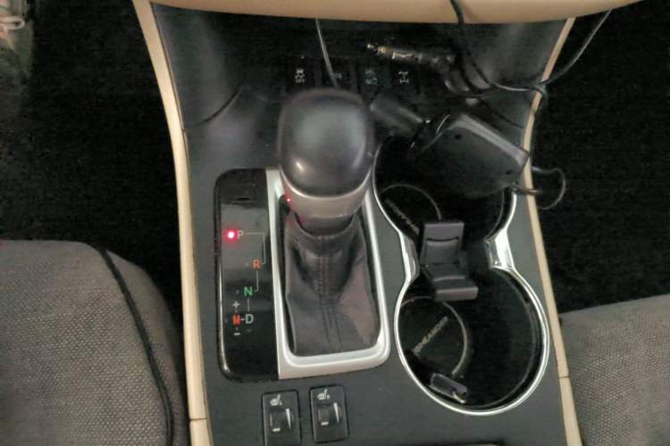 Used Toyota Highlander 2015 2.0T Four-Wheel Drive Luxury Edition 7-Seater Gear Lever