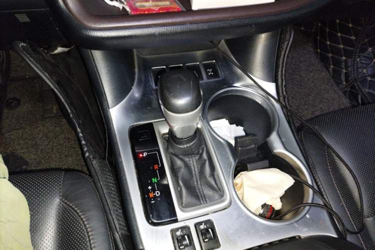 Used Toyota Highlander 2015 2.0T Four-Wheel Drive Luxury Edition 7-Seater Gear Lever