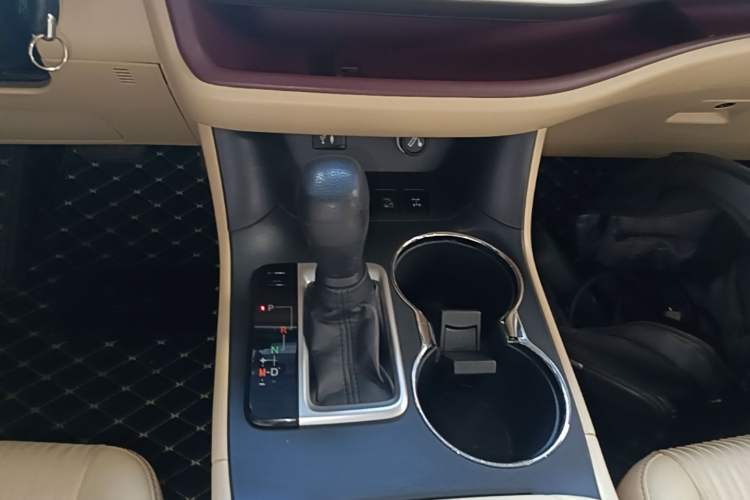 Used Toyota Highlander 2015 2.0T Four-Wheel Drive Elite Edition 7-Seater Gear Lever