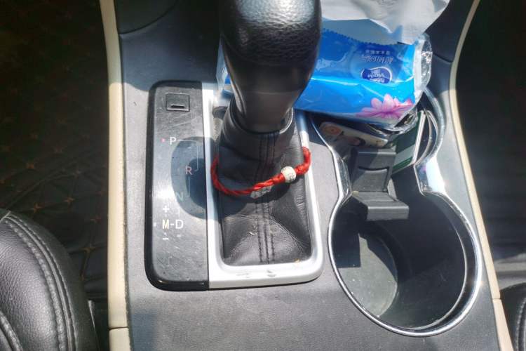 Used Toyota Highlander 2015 2.0T Two-Wheel Drive Elite Edition 5 Seats Gear Lever