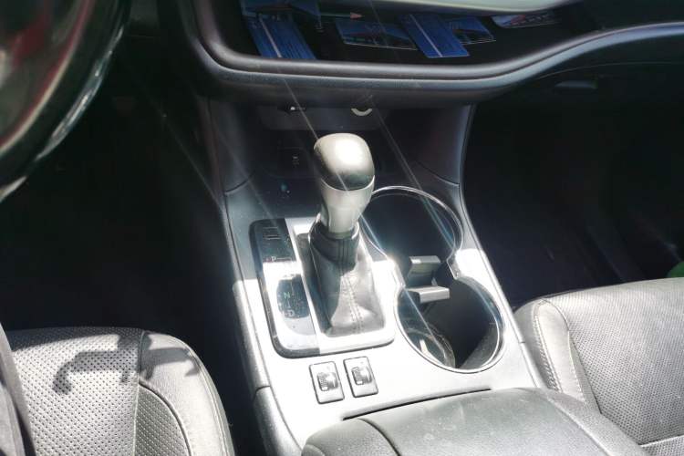 Used Toyota Highlander 2015 2.0T Four-Wheel Drive Luxury Edition 7-Seater Gear Lever