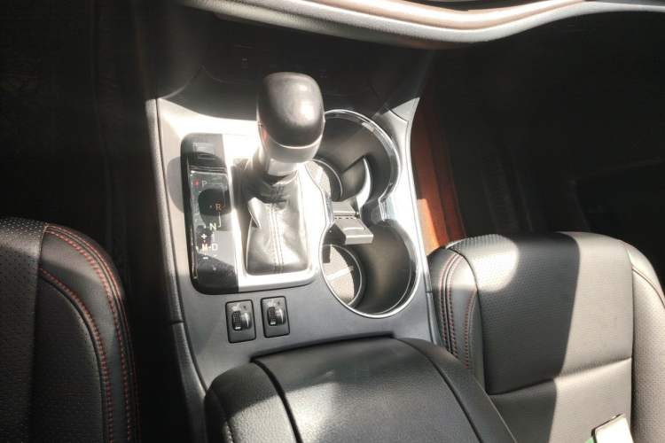 Used Toyota Highlander 2015 2.0T Four-Wheel Drive Luxury Edition 7-Seater Gear Lever