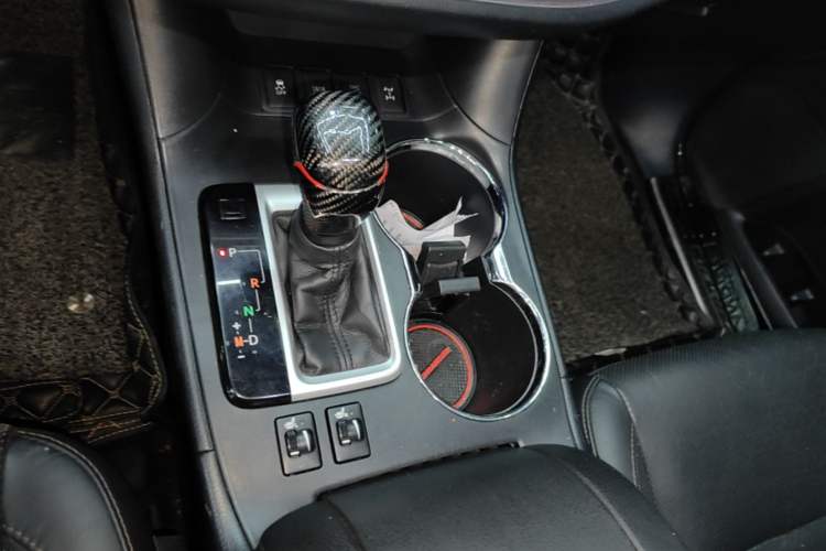 Used Toyota Highlander 2015 2.0T Four-Wheel Drive Luxury Edition 7-Seater Gear Lever