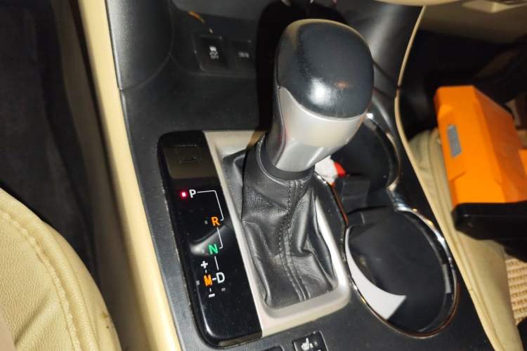 Used Toyota Highlander 2015 2.0T Four-Wheel Drive Luxury Edition 7-Seater Gear Lever