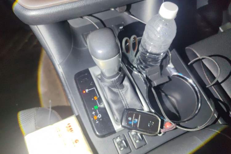 Used Toyota Highlander 2015 2.0T Four-Wheel Drive Luxury Edition 7-Seater Gear Lever