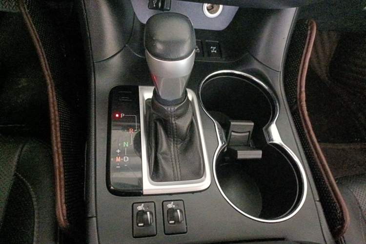 Used Toyota Highlander 2015 2.0T Four-Wheel Drive Luxury Edition 7-Seater Gear Lever