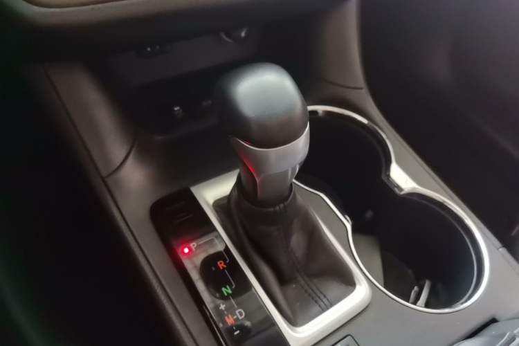 Used Toyota Highlander 2015 2.0T Four-Wheel Drive Luxury Edition 7-Seater Gear Lever