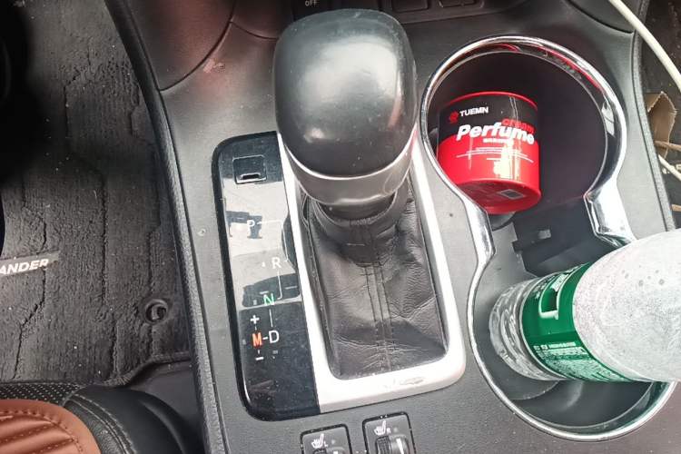 Used Toyota Highlander 2015 2.0T Four-Wheel Drive Luxury Edition 7-Seater Gear Lever