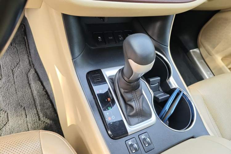 Used Toyota Highlander 2015 2.0T Four-Wheel Drive Luxury Edition 7-Seater Gear Lever