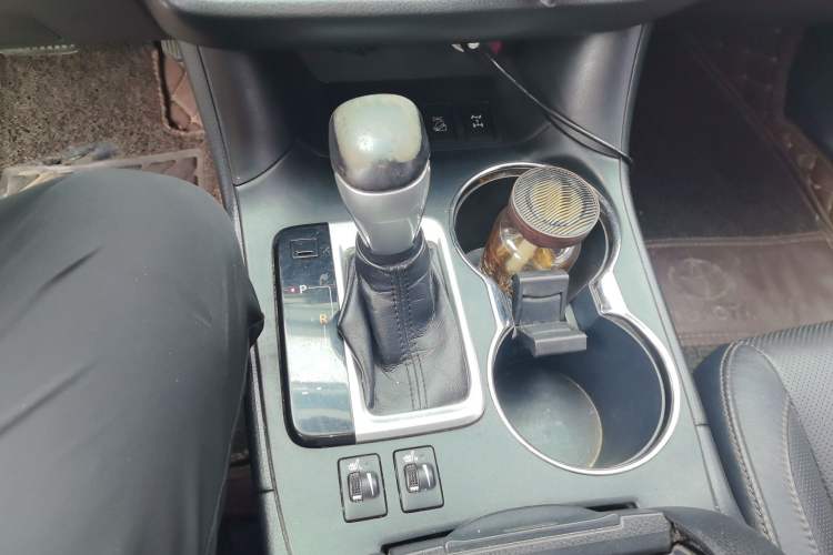 Used Toyota Highlander 2015 2.0T Four-Wheel Drive Luxury Edition 7-Seater Gear Lever