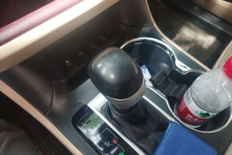 Used Toyota Highlander 2015 2.0T Four-Wheel Drive Luxury Edition 7-Seater Gear Lever