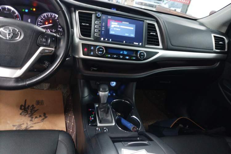 Used Toyota Highlander 2015 2.0T Four-Wheel Drive Luxury Edition 7-Seater Gear Lever