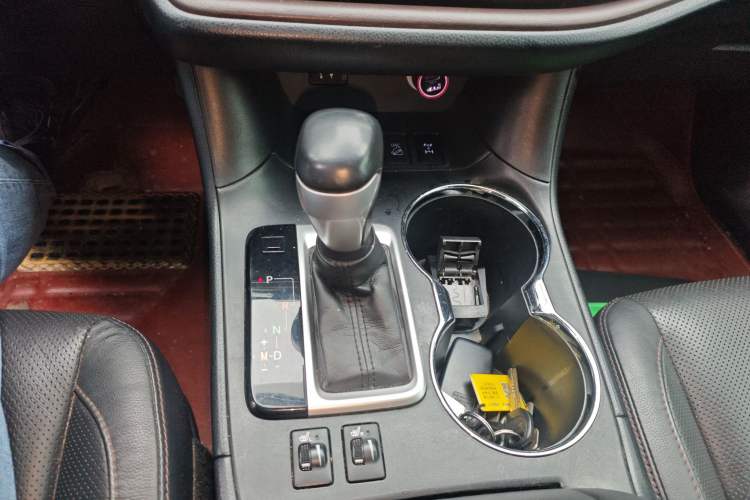 Used Toyota Highlander 2015 2.0T Four-Wheel Drive Luxury Edition 7-Seater Gear Lever