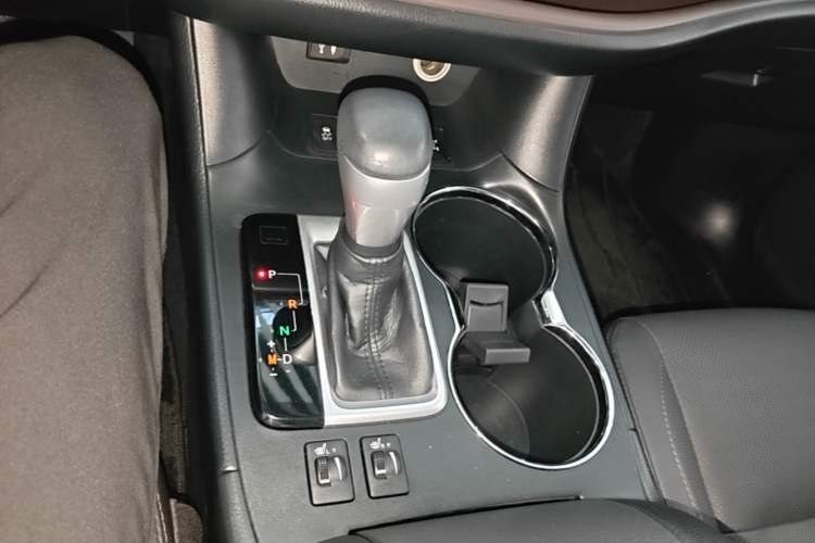 Used Toyota Highlander 2015 2.0T Four-Wheel Drive Luxury Edition 7-Seater Gear Lever