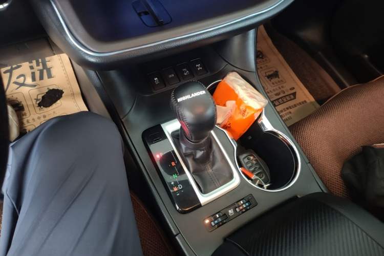 Used Toyota Highlander 2015 2.0T Four-Wheel Drive Ultimate Edition 7-Seater Gear Lever