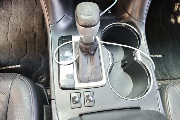 Used Toyota Highlander 2015 2.0T Four-Wheel Drive Luxury Edition 7-Seater Gear Lever