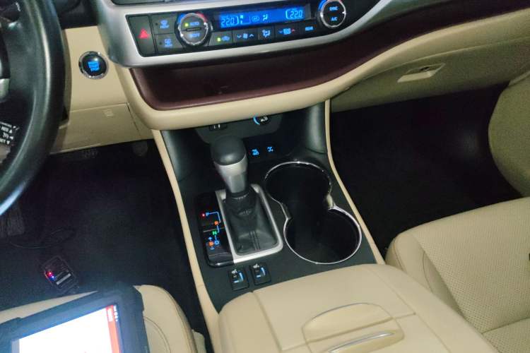 Used Toyota Highlander 2015 2.0T Four-Wheel Drive Luxury Edition 7-Seater Gear Lever