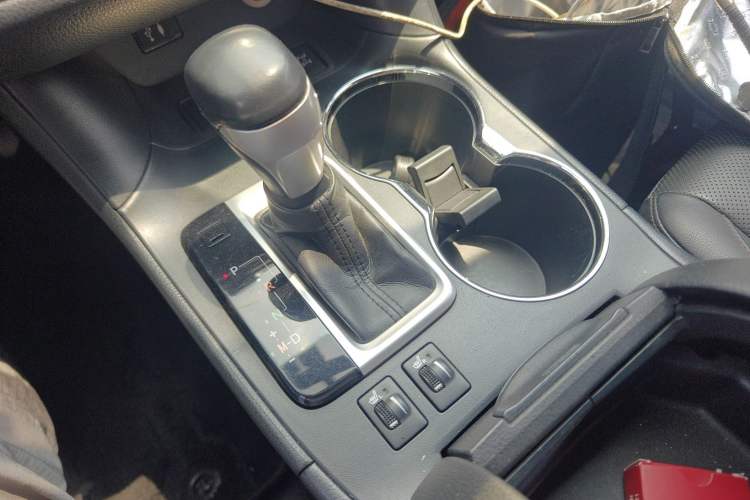 Used Toyota Highlander 2015 2.0T Four-Wheel Drive Luxury Edition 7-Seater Gear Lever