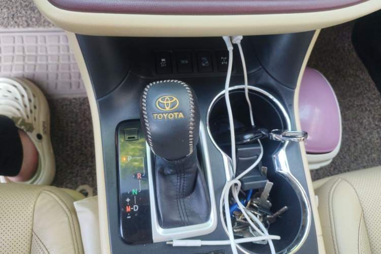 Used Toyota Highlander 2015 2.0T Four-Wheel Drive Ultimate Edition 7-Seater Gear Lever
