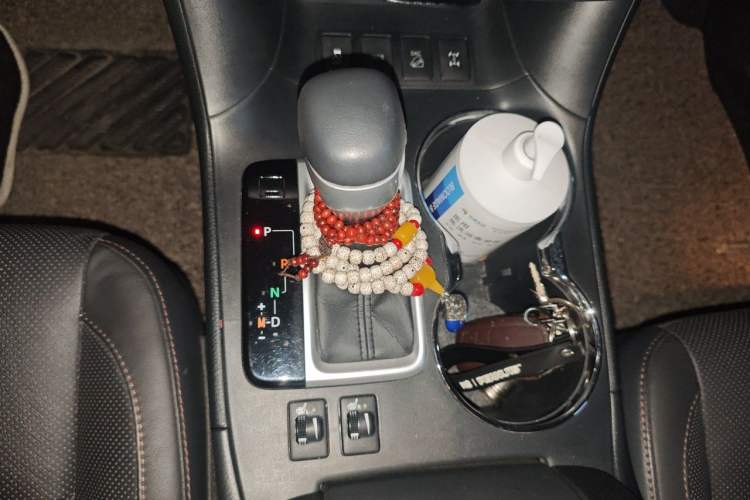 Used Toyota Highlander 2015 2.0T Four-Wheel Drive Luxury Edition 7-Seater Gear Lever