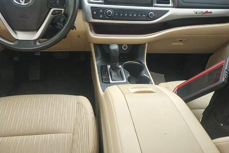 Used Toyota Highlander 2015 2.0T Four-Wheel Drive Elite Edition 7-Seater Gear Lever