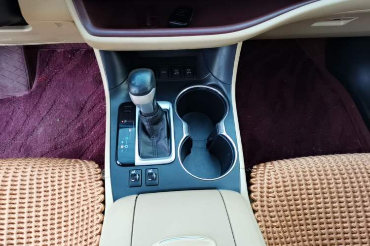 Used Toyota Highlander 2015 2.0T Four-Wheel Drive Luxury Edition 7-Seater Gear Lever