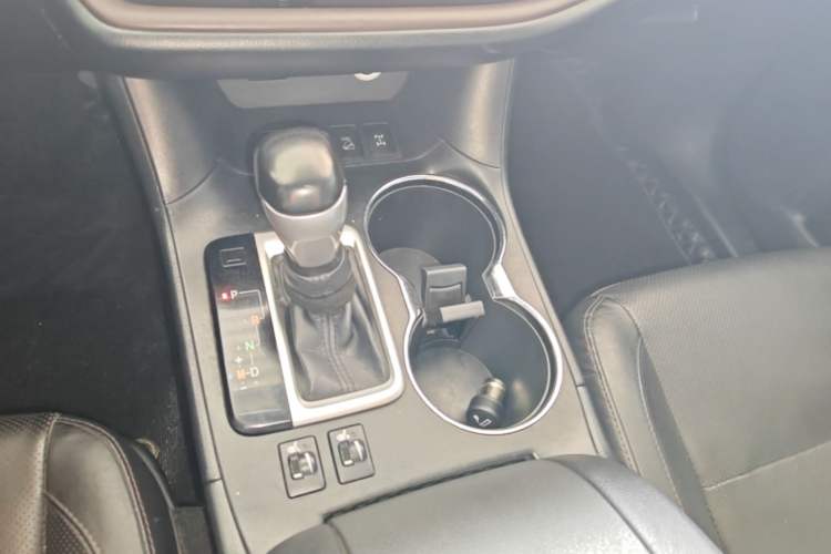 Used Toyota Highlander 2015 2.0T Four-Wheel Drive Luxury Edition 7-Seater Gear Lever
