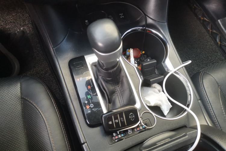 Used Toyota Highlander 2015 2.0T Four-Wheel Drive Ultimate Edition 7-Seater Gear Lever