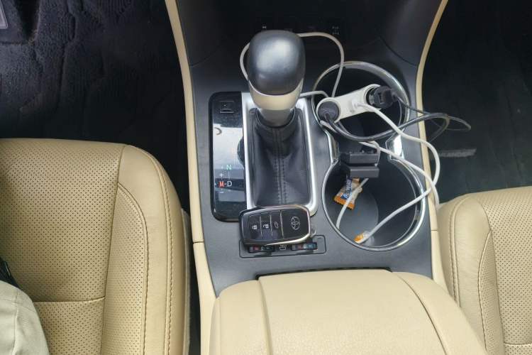 Used Toyota Highlander 2015 2.0T Four-Wheel Drive Ultimate Edition 7-Seater Gear Lever