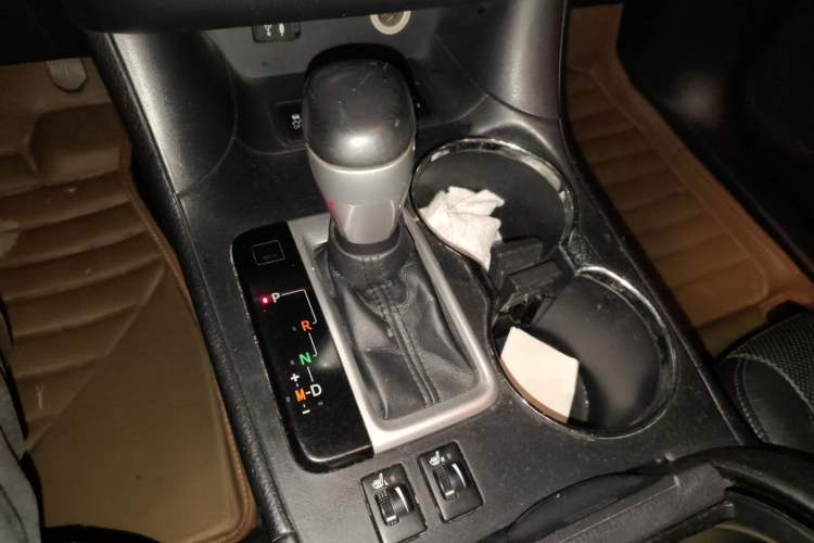 Used Toyota Highlander 2015 2.0T Four-Wheel Drive Luxury Edition 7-Seater Gear Lever