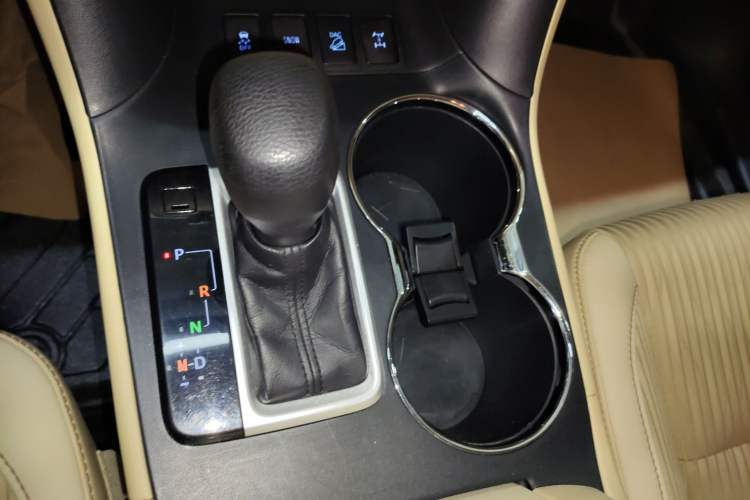 Used Toyota Highlander 2015 2.0T Four-Wheel Drive Elite Edition 7-Seater Gear Lever