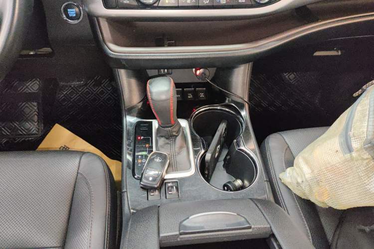 Used Toyota Highlander 2015 2.0T Four-Wheel Drive Luxury Edition 7-Seater Gear Lever