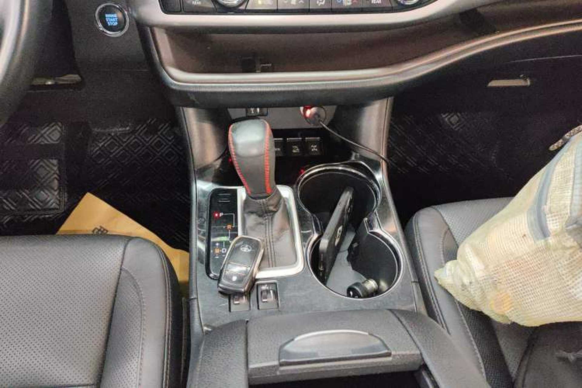 Used Toyota Highlander 2015 2.0T Four-Wheel Drive Luxury Edition 7-Seater Gear Lever