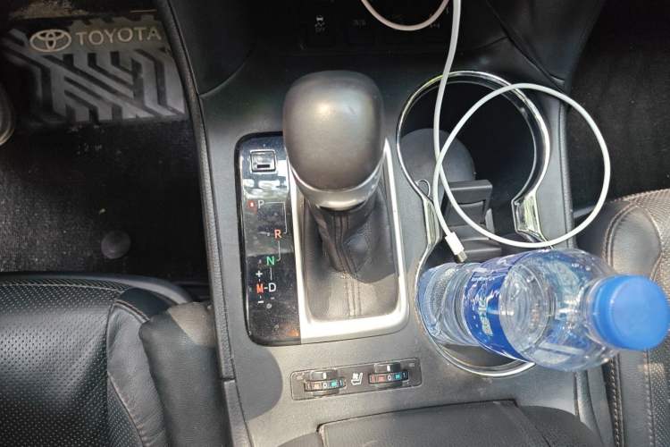 Used Toyota Highlander 2015 2.0T Four-Wheel Drive Ultimate Edition 7-Seater Gear Lever