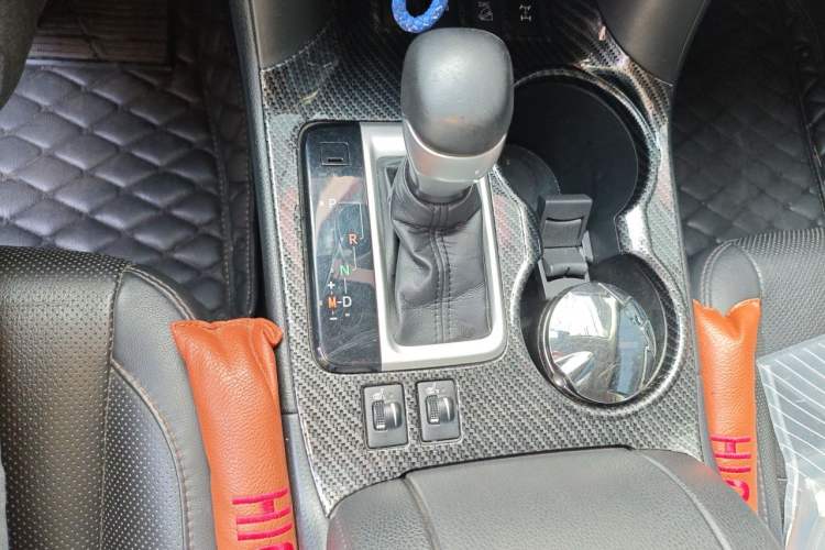 Used Toyota Highlander 2015 2.0T Four-Wheel Drive Luxury Edition 7-Seater Gear Lever