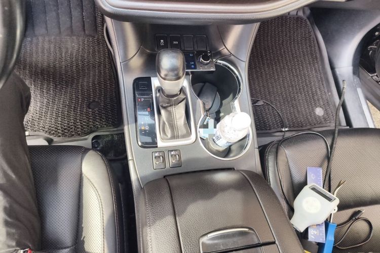 Used Toyota Highlander 2015 2.0T Two-Wheel Drive Luxury Edition 7 Seats Gear Lever