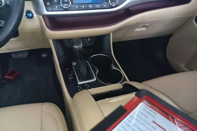Used Toyota Highlander 2015 2.0T Four-Wheel Drive Luxury Edition 7-Seater Gear Lever