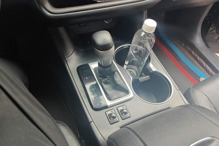 Used Toyota Highlander 2015 2.0T Four-Wheel Drive Luxury Edition 7-Seater Gear Lever