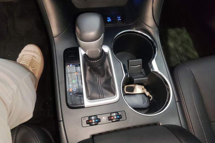 Used Toyota Highlander 2015 2.0T Four-Wheel Drive Ultimate Edition 7-Seater Gear Lever
